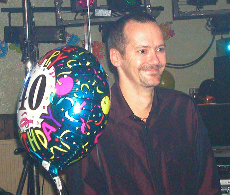 40th Small.jpg (95728 bytes)