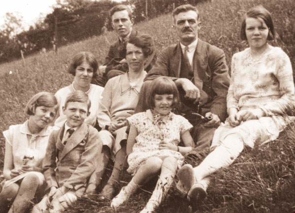 Clockhouse_lo.jpg (81025 bytes)